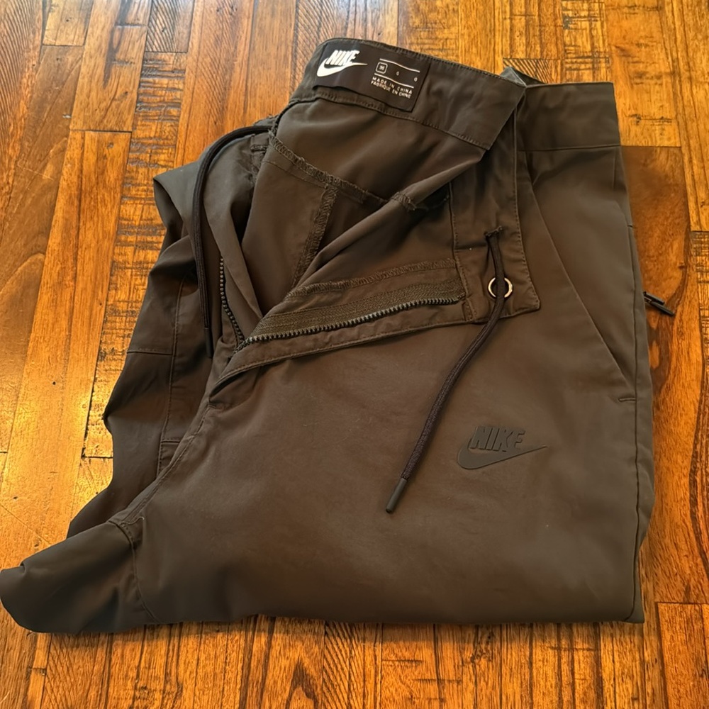 Nike - men’s size 36 fatigue green taper leg pant